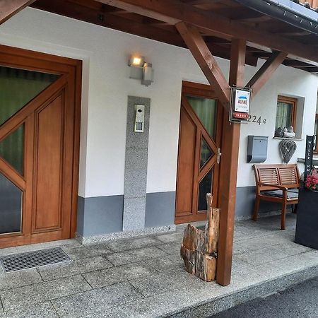 Haus Alpin Apartments Pettneu am Arlberg Exteriör bild