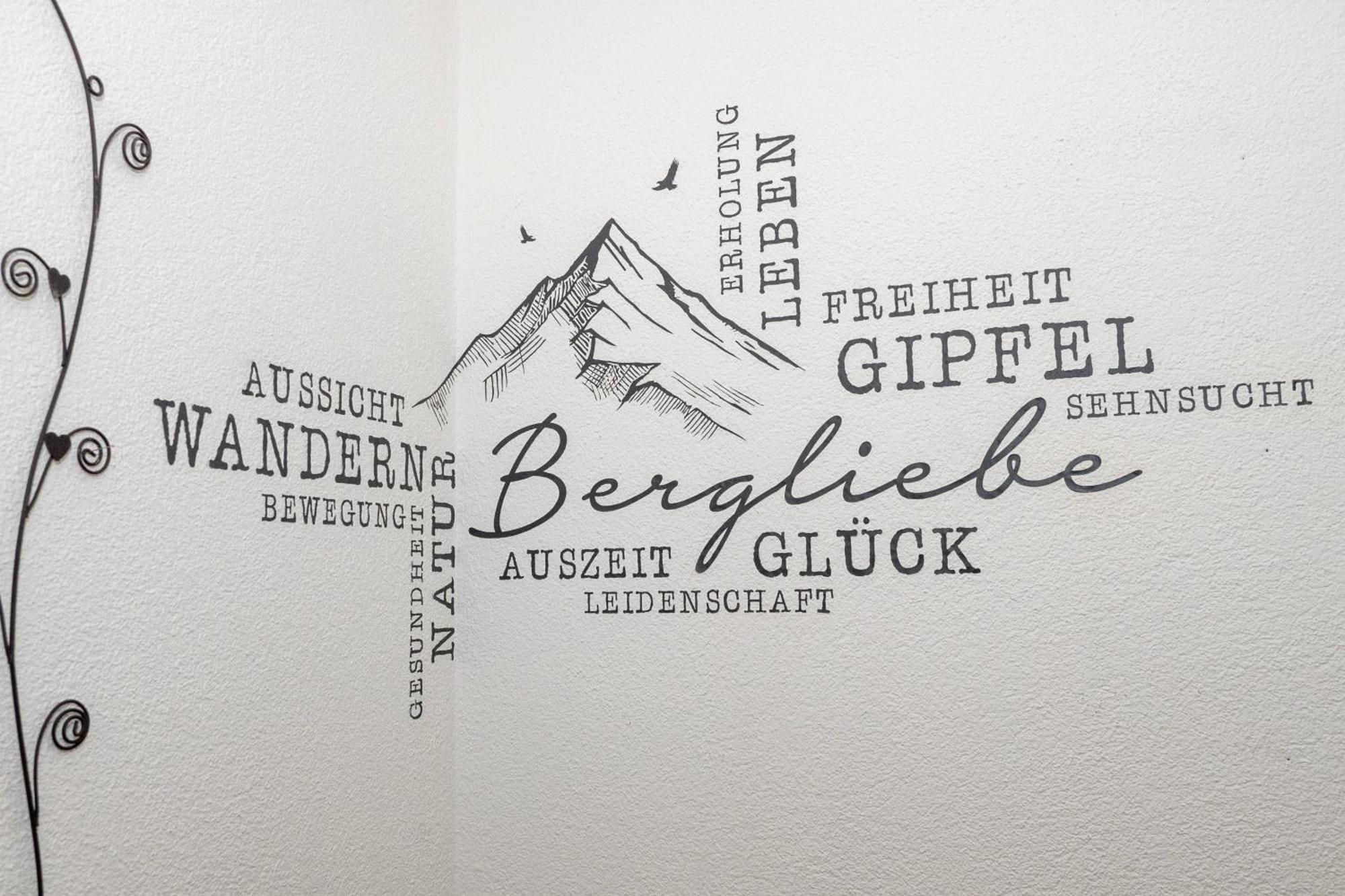Haus Alpin Apartments Pettneu am Arlberg Exteriör bild