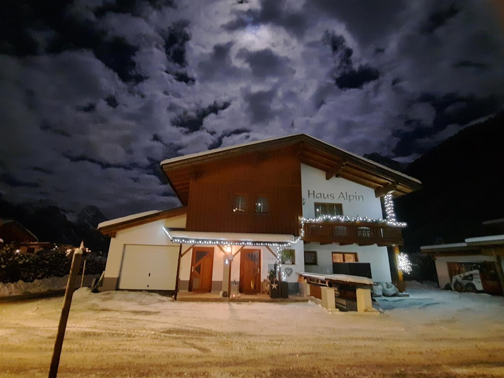 Haus Alpin Apartments Pettneu am Arlberg Exteriör bild