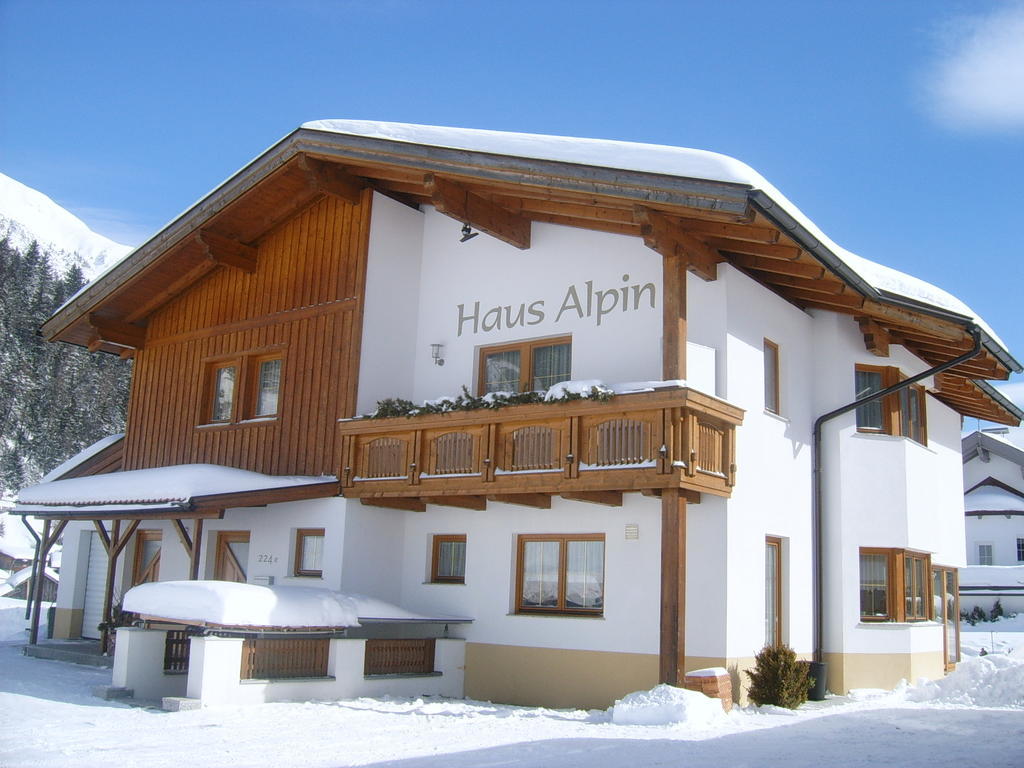 Haus Alpin Apartments Pettneu am Arlberg Exteriör bild